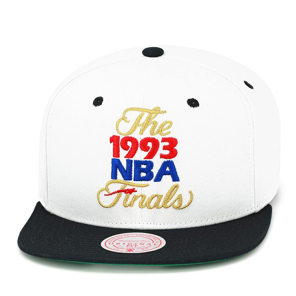 Amazon.com: Mitchell & Ness Chicago Bulls Snapback Hat